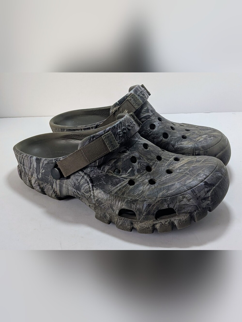 CROCS Men's Realtree-Style Gray Camouflage Clog